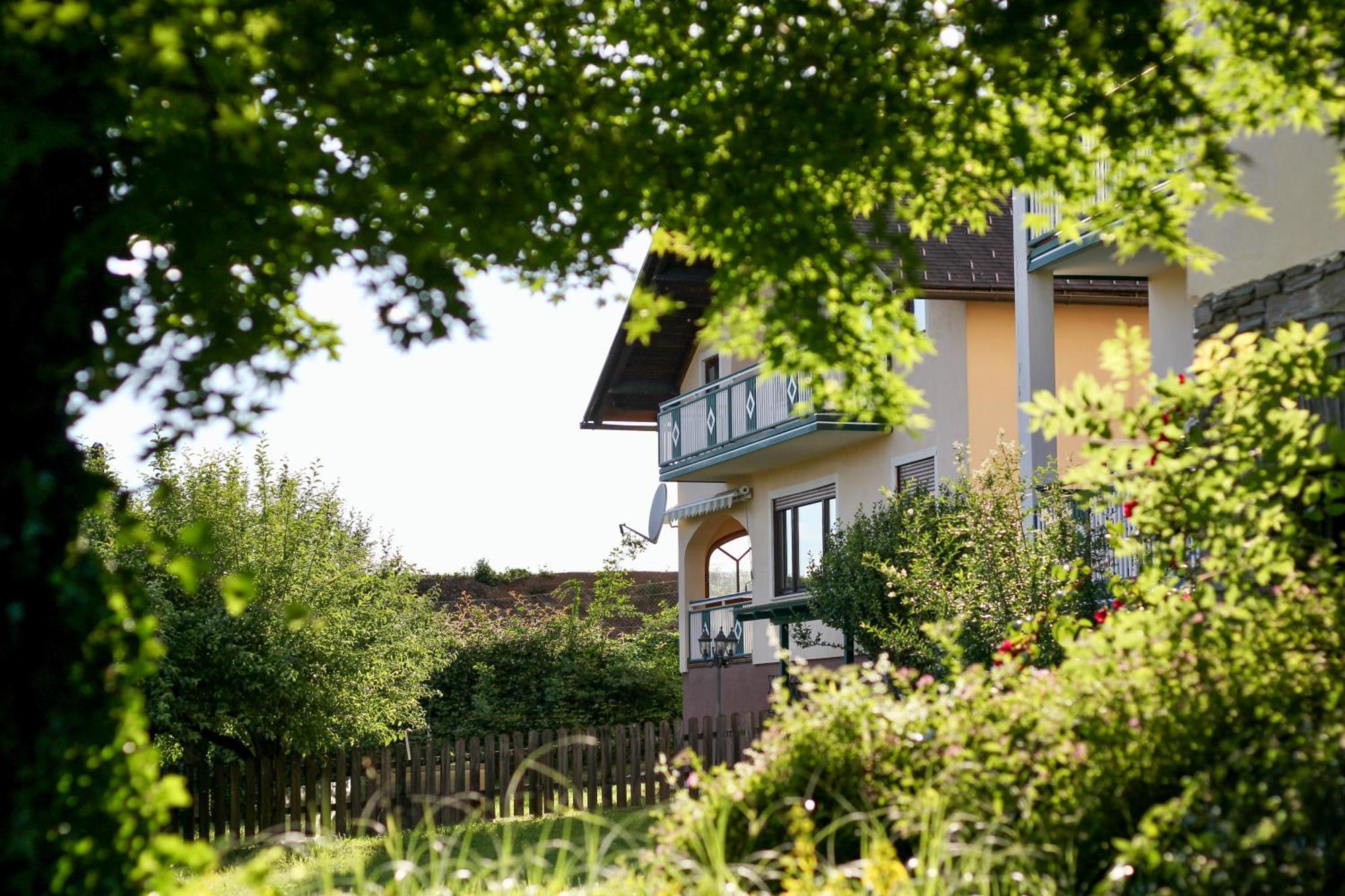 Self-Check In Apartmenthotel Seeglueck Portschach am Woerthersee Ngoại thất bức ảnh