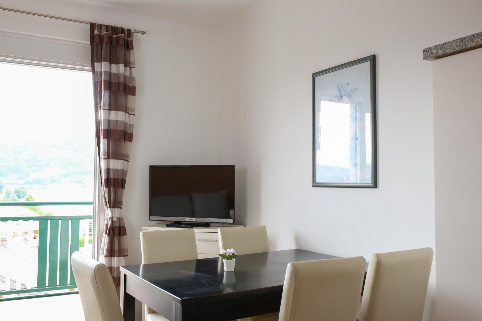 Self-Check In Apartmenthotel Seeglueck Portschach am Woerthersee Ngoại thất bức ảnh